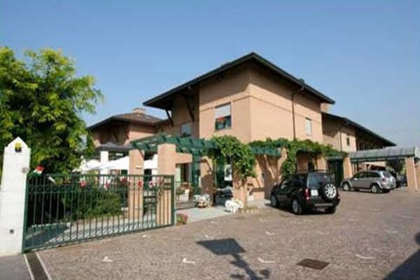 Da Mariuccia 3* Robecchetto con Induno